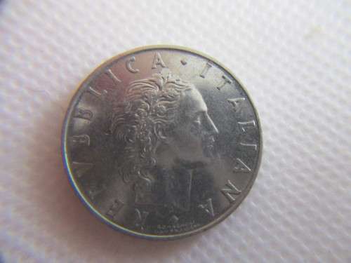 ITALY - 50 LIRE -  1975 -  LOVELY DETAIL COIN