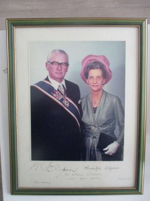 BEAUTIFUL FRAMED AUTOGRAPHED PHOTO OF PRESIDENT M. VILJOEN AND MRS VILJOEN - 1979