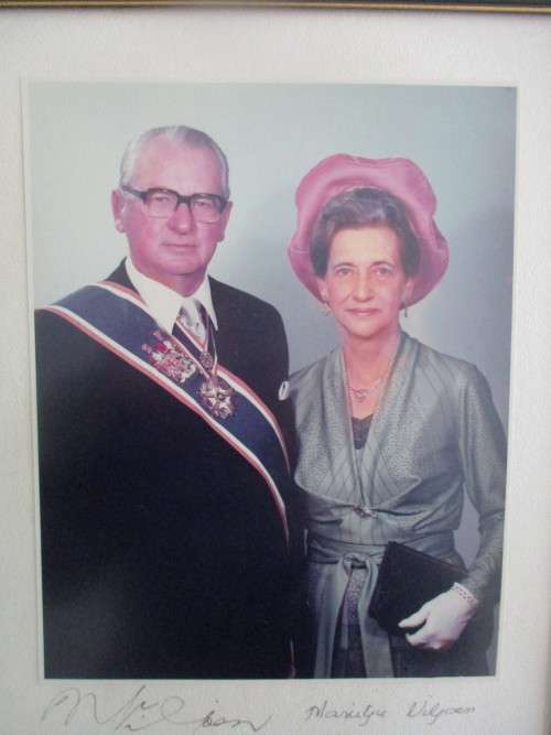 BEAUTIFUL FRAMED AUTOGRAPHED PHOTO OF PRESIDENT M. VILJOEN AND MRS VILJOEN - 1979