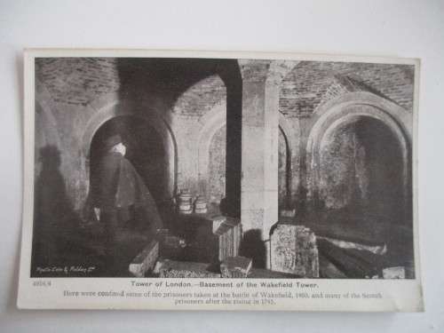 VINTAGE POSTCARD  TOWER OF LONDON