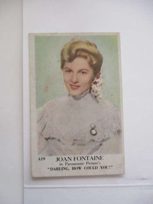 AUTOGRAPHED / SIGNED -  CARD AND CIGARETTE CARD JOAN  FONTAINE