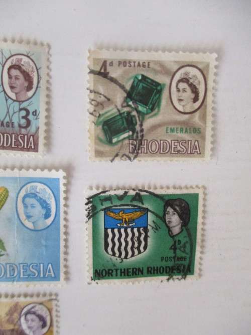 RHODESIA  LOT OF USED  UNMOUNTED STAMPS