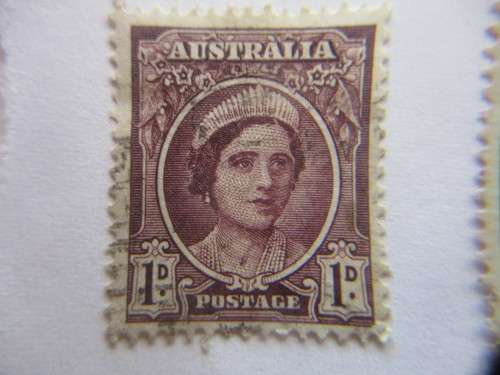 AUSTRALIA - USED MOUNTED STAMPS AND THE LYRE BIRD STAMP 1932