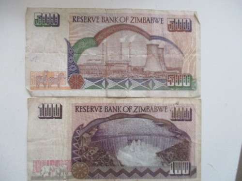 ZIMBABWE - 100 DOLLARS - GV 46 977 00 -  500 DOLLARS BA 3203301 1995 NOTE BIT CREASED