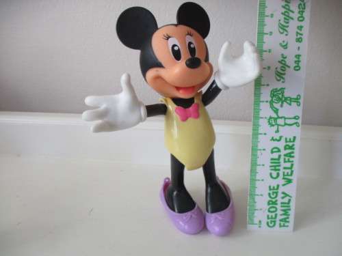 MINNIE MOUSE FIGURINE