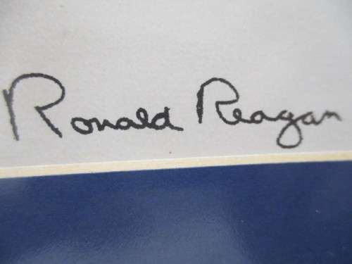 FRAMED LOVELY PHOTOGRAPH OF PRESIDENT REAGAN AND MRS WITH PRINTED AUTOGRAPHS  34 CM X  28 CM