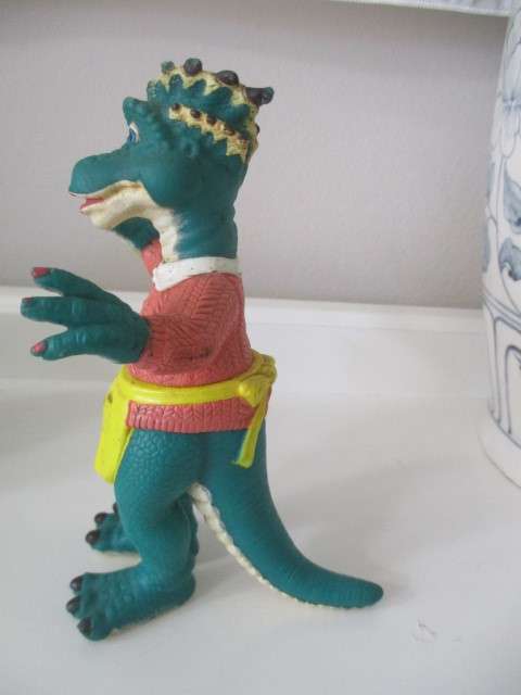 VINTAGE TV SHOW DINOSAURS  FROM THE 1990`S - CHARLENE SINCLAIR THE MAMA