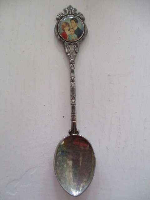 VINTAGE SILVER PLATED TEASPOON PRINCESS DIANE CHARLES AND BABY WILLIAM