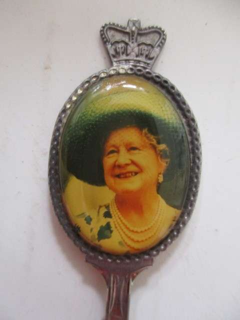 LOVELY VINTAGE PEWTER TEASPOON  OF THE QUEEN MOTHER