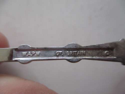 LOVELY VINTAGE PEWTER TEASPOON  OF THE QUEEN MOTHER