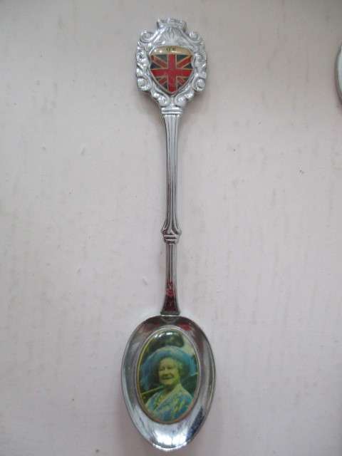 QUEEN MOTHER SOUVENIOR  TEASPOON