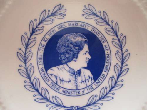 LOVELY VINTAGE - ROYAL DOULTON MARGARET THATCHER FIRST LADY PRIME MINISTER - 11 CM ACROSS