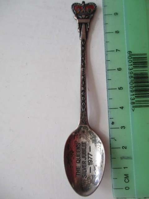 LOVELY SILVER SMALL TEASPOON  THE QUEENS JUBILEE - 1977 WITH MARKINGS