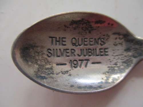 LOVELY SILVER SMALL TEASPOON  THE QUEENS JUBILEE - 1977 WITH MARKINGS