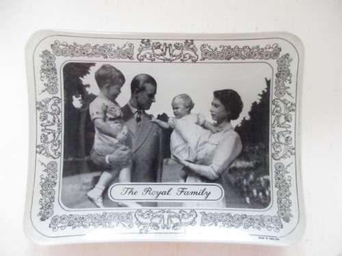 VINTAGE SMALL GLASS ASHTRAY - THE ROYAL FAMILY