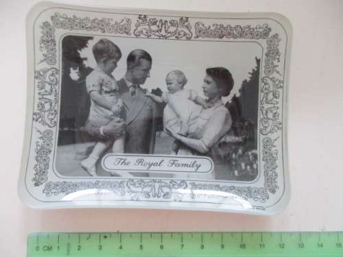 VINTAGE SMALL GLASS ASHTRAY - THE ROYAL FAMILY