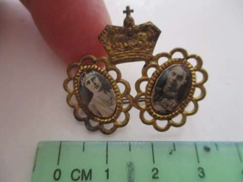 VINTAGE  CORONATION BADGE OF  KING GEORGE VI AND QUEEN ELIZABETH 1937