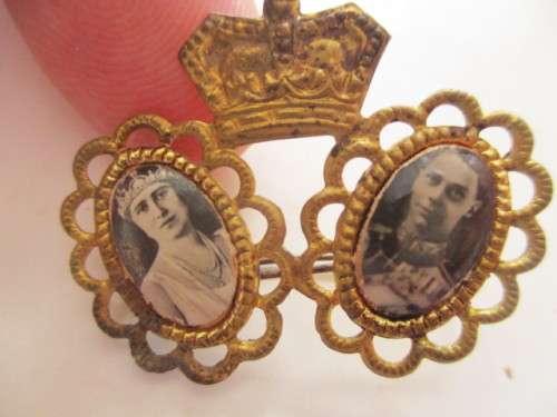 VINTAGE  CORONATION BADGE OF  KING GEORGE VI AND QUEEN ELIZABETH 1937