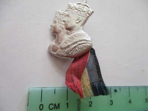 VINTAGE SILVER SMALL BADGE VISIT TO SA  KING GEORGE VI QUEEN ELIZABETH - 1947