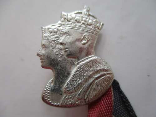 VINTAGE SILVER SMALL BADGE VISIT TO SA  KING GEORGE VI QUEEN ELIZABETH - 1947