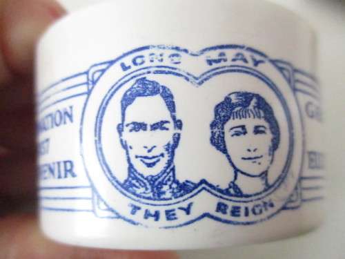 VINTAGE PLASTIC / NAPKIN / SERVIETTE RING - CORONATION OF GEORGE VI AND ELIZABETH  - 1937