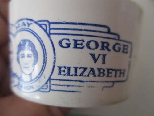 VINTAGE PLASTIC / NAPKIN / SERVIETTE RING - CORONATION OF GEORGE VI AND ELIZABETH  - 1937
