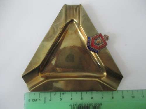 VINTAGE TO ANTIQUE TRIANGLE ASHTRAY TO COMMEMORATE  KING GEORGE THE V AND QUEEN MARY SILVER JUBILEE