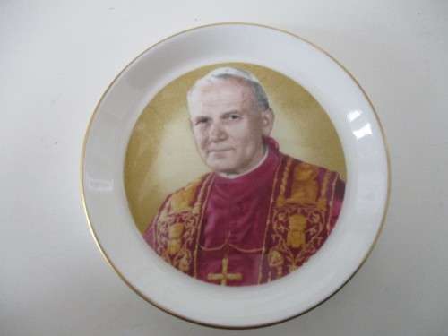 SMALL SOUVENIER PLATE TO COMMEMORATE THE POPE TO THE UK - 1982