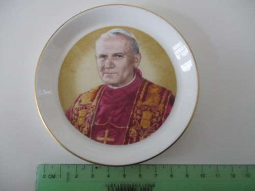 SMALL SOUVENIER PLATE TO COMMEMORATE THE POPE TO THE UK - 1982