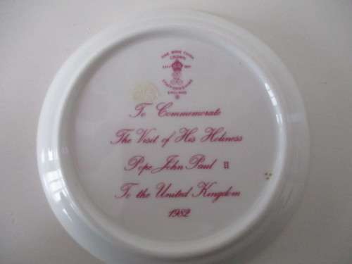 SMALL SOUVENIER PLATE TO COMMEMORATE THE POPE TO THE UK - 1982