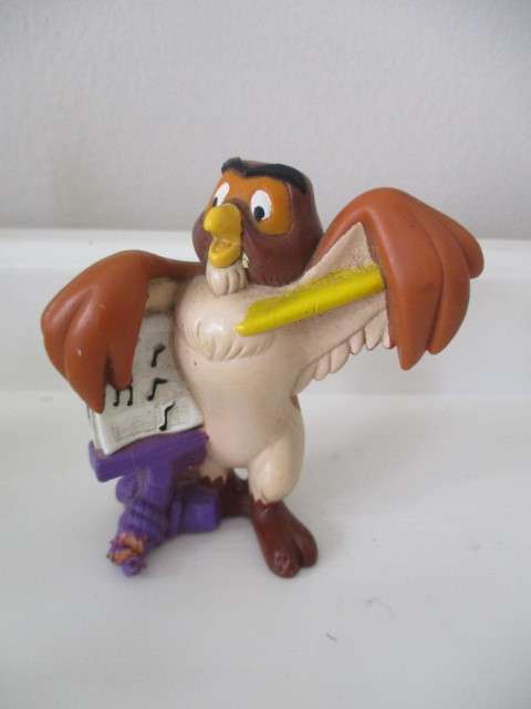 VINTAGE DISNEY CHARACTER -  FROM WINNIE THE POOH - HONEY TREE OWL SLIGHT BIT DAMAGE ON PEDASTAL