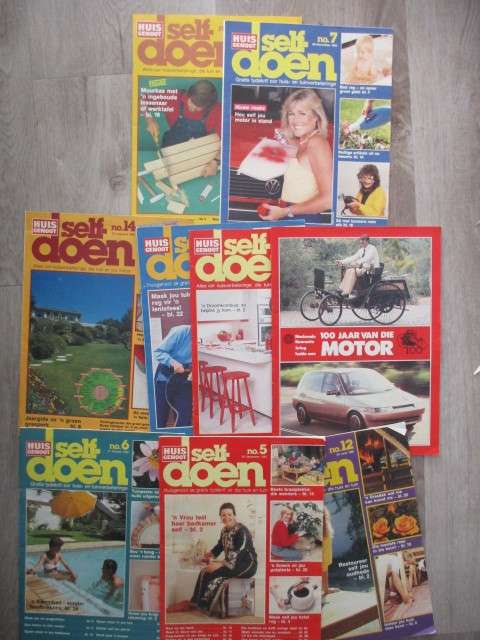 VINTAGE PULL OUT SELF DOEN FROM HUIS GENOOT - FROM THE 80`S