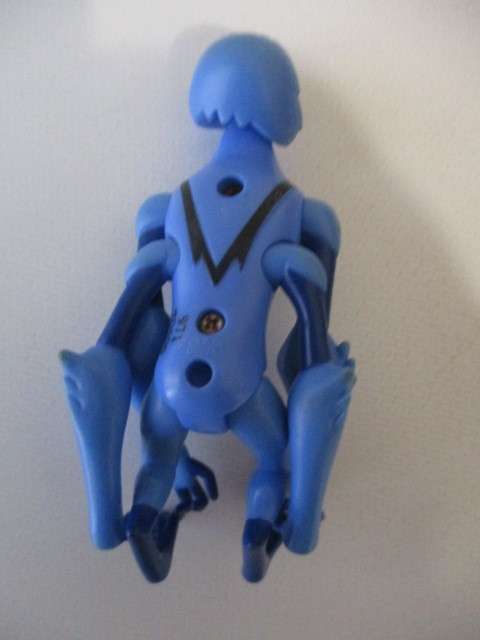 BEN  10 FIGUIRINE   APP 9 CM TALL WITH SERIAL NUMBER