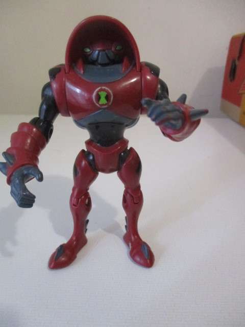 BEN 10 FIGURE -  APP 10 CM TALL WITH SERIAL NUMBER