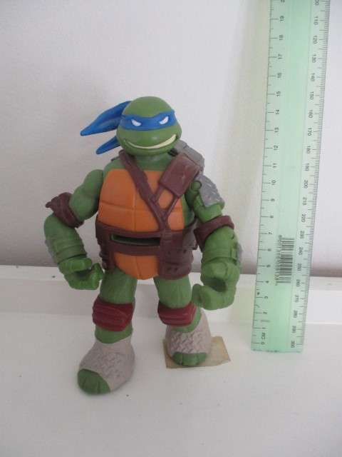 NINJA TURTLES FIGURE