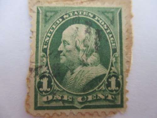 AMERICA  2 USED STAMPS GEORGE WASHINGTON AND BEN FRANKLIN