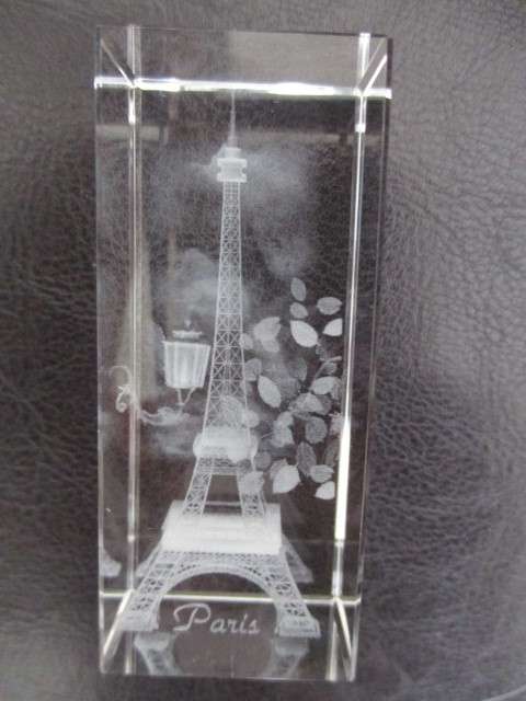 BEAUTIFUL CRYSTAL LAZER ETCHED PAPER WEIGHT - PARIS