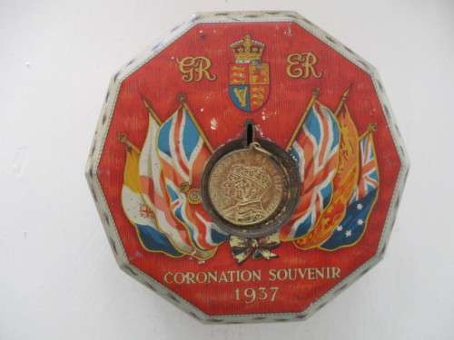 BEAUTIFUL VINTAGE CORONATION SOUVENIR  TIN  1937 WITH BEAUTIFUL MEDALLION 2 ITEMS