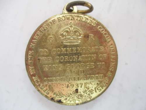 BEAUTIFUL VINTAGE CORONATION SOUVENIR  TIN  1937 WITH BEAUTIFUL MEDALLION 2 ITEMS