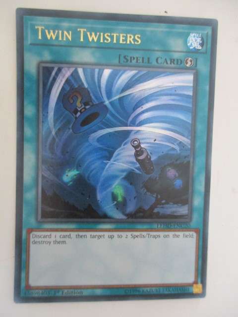 YU-GI-OH TRADING CARD - TWIN TWISTERS / FOIL CARD / SHINY
