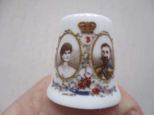VINTAGE THIMBLE -  OF KING GOERGE V AND QUEEN MARY 1911 - ENGLISH FINE CHINA