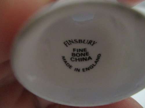 LOVELY THIMBLE TO COMMEMORATE THE FIRST BIRTHDAY OF PRINCE WILLIAM - FINE BONE CHINA
