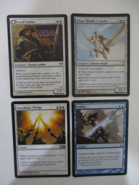 MAGIC THE GATHERING TRADING CARDS - LOT OF 4