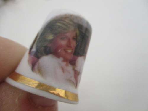 LOVELY THIMBLE TO COMMEMORATE THE FIRST BIRTHDAY OF PRINCE WILLIAM - FINE BONE CHINA