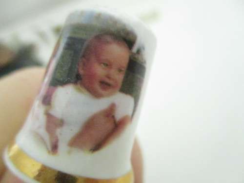 LOVELY THIMBLE TO COMMEMORATE THE FIRST BIRTHDAY OF PRINCE WILLIAM - FINE BONE CHINA