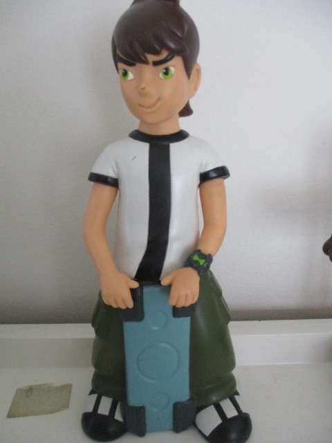 LOVELY BEN 10  - FIGURE  BARBIE DOLL  SIZE  CARTOON NETWORK