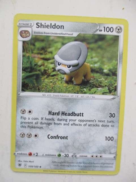 POKEMON TRADING CARD - SHIELDON