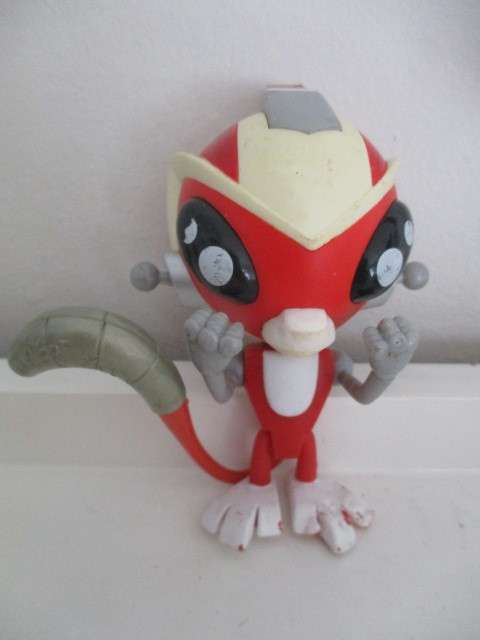 DISNEY 2005 HASBRO TOY FIGURE ALIEN MAY BE MC DONALDS