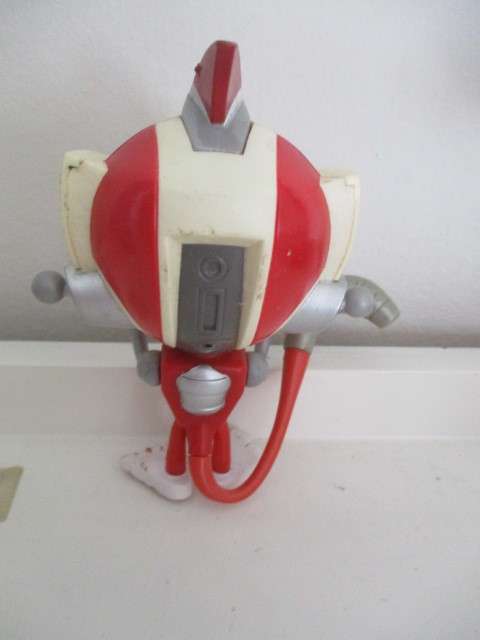 DISNEY 2005 HASBRO TOY FIGURE ALIEN MAY BE MC DONALDS