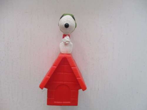 SNOOPY DOG ON KENNEL TOY